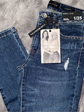 Kendall & Kylie Medium Wash Ultra Babe Skinny Jeans NWT!